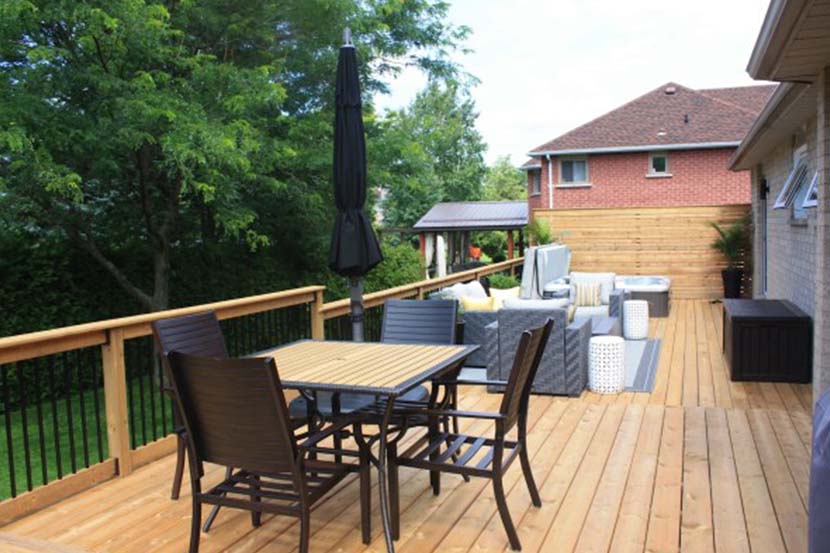 Deck with Privacy Wall
